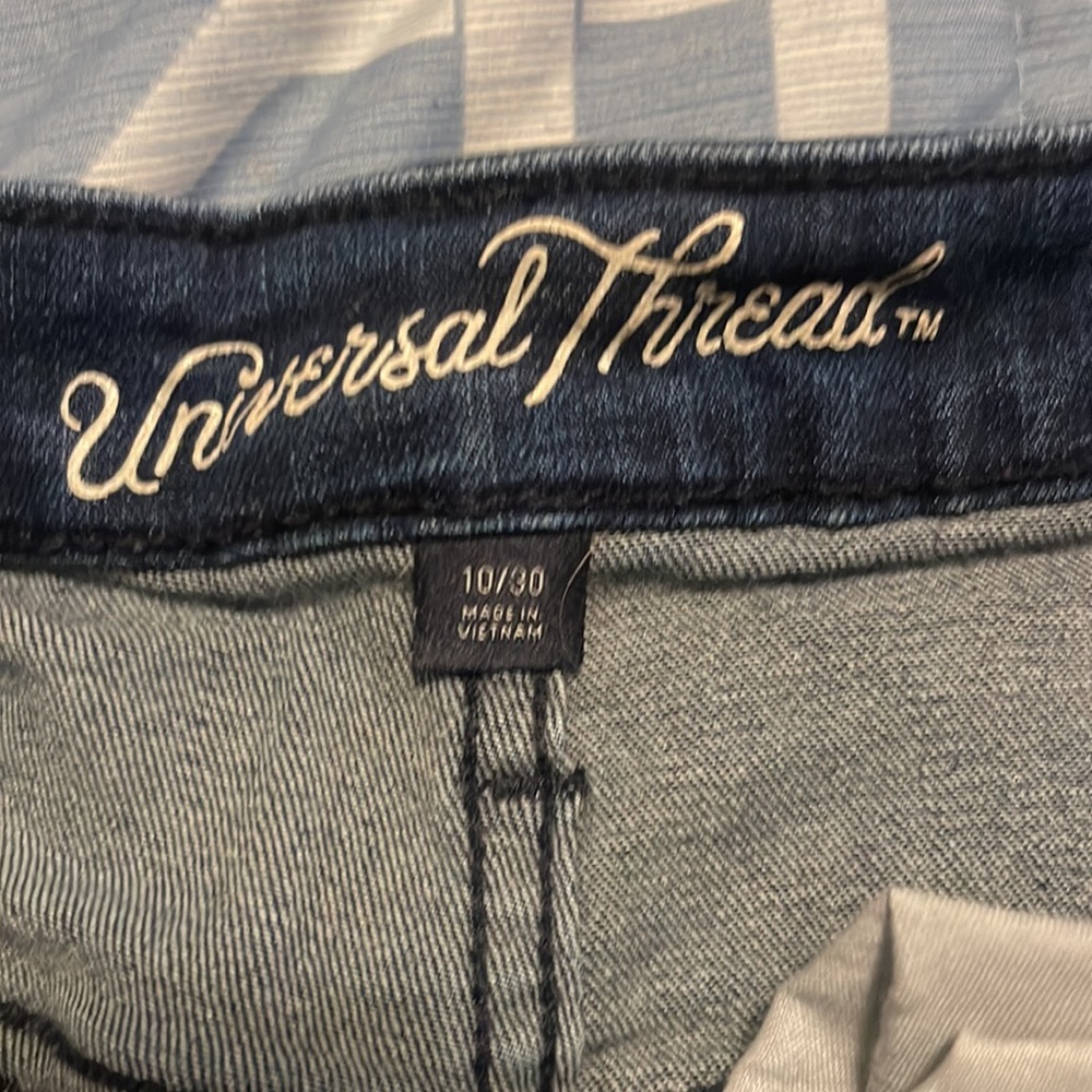 Universal Thread Shorts - Picture 3 of 4